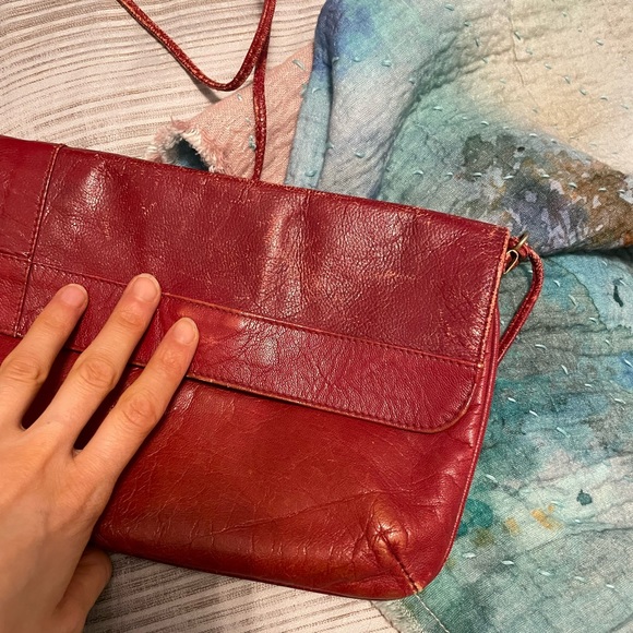VINTAGE RED LEATHER PURSE - Picture 3 of 3